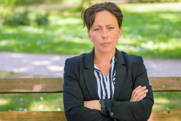 Sceptical Hispanic Woman Frowning Camera Puzzled Expression She Relaxes Park — Stock Photo, Image