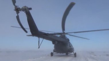 Helikopterin Pervaneleri döndürme