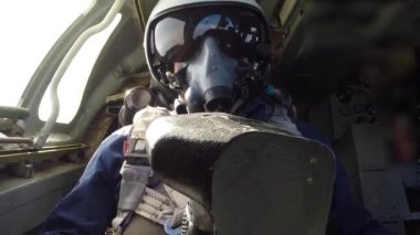 Kask uçan uçak giyen pilot