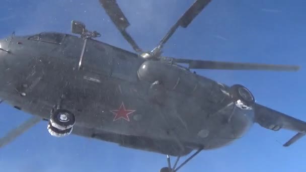 Взлет вертолета Ми-8 — стоковое видео