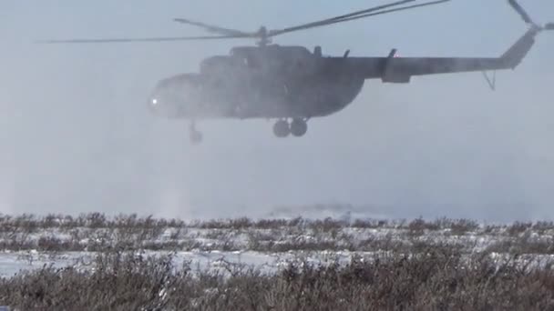 Взлет вертолета Ми-8 — стоковое видео