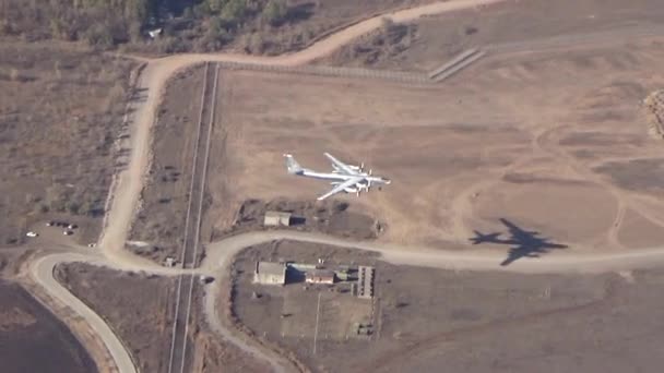 Bomber Tu-95 performs landing — Stock Video