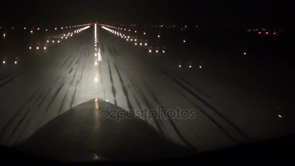 Geceleri uçak çıkartıyor — Stok video
