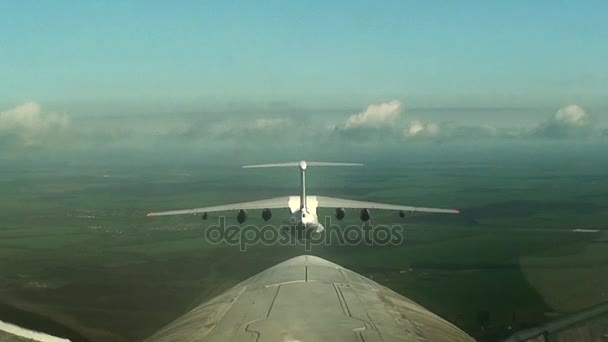 Les avions volent les uns après les autres — Video