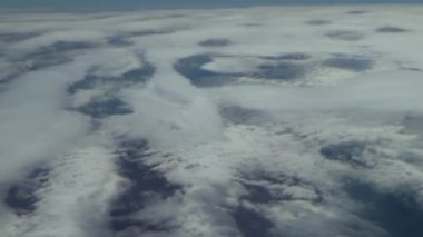 Çift katman bulutlar altında uçuş