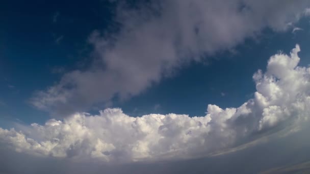 Vuelo bajo Cumulus — Vídeos de Stock