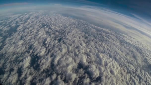 Maa pilvien alla. — kuvapankkivideo