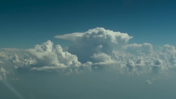 Cumulonimbus wolken aan de horizon — Stockvideo