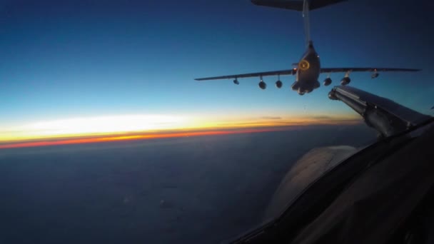 Reabastecimiento nocturno en vuelo — Vídeos de Stock