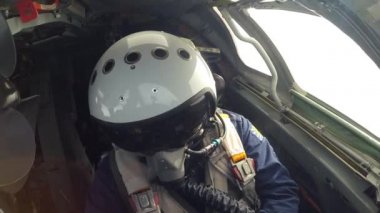 Oksijen maskesi içinde pilot