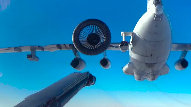 Refuelling in the air — Stock Video