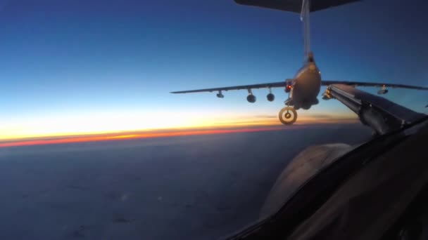 The end of the night refueling in the air — Stock Video