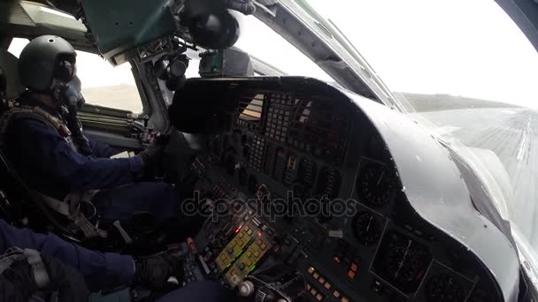 En la cabina de un avión despegando — Vídeos de Stock