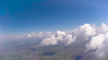 Cumulus bulutları yakın uçan