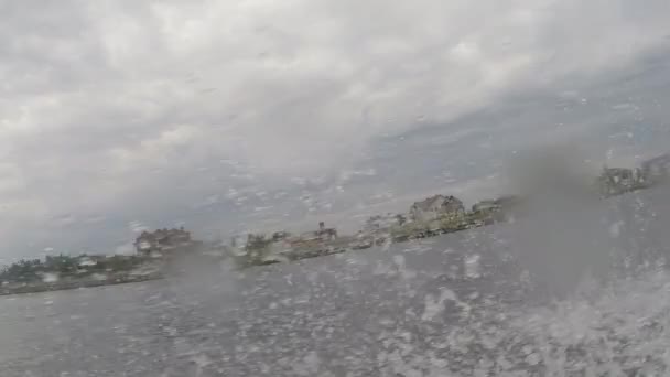 Сквірт на боці човна — стокове відео