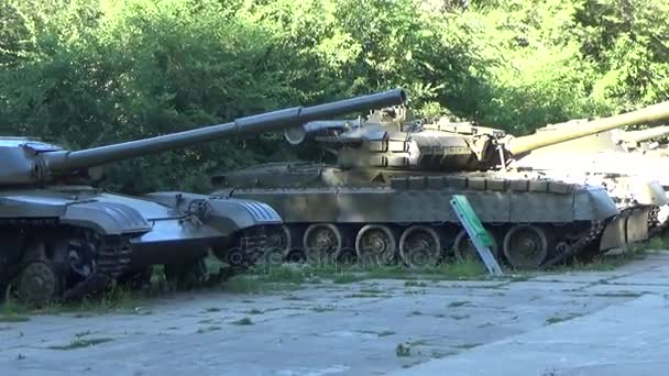 Russische Panzer sind im Museum — Stockvideo