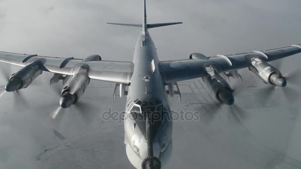 Bomber performs a refueling — Stock Video