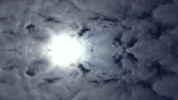 Sol och moln i spegeln — Stockvideo