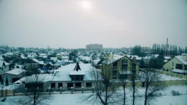 Çatıya bir kış şehirdir