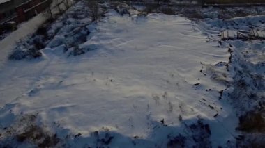 Borular ve duman ufukta