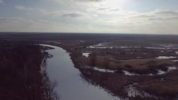 Зимова річка з висоти — стокове відео