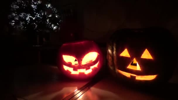 Dos calabazas con luces — Vídeo de stock