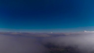 Bulutlar kenarı boyunca