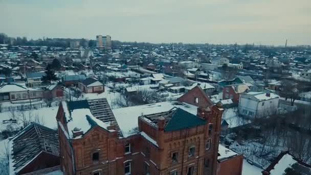 Rumah runtuh tua di musim dingin — Stok Video