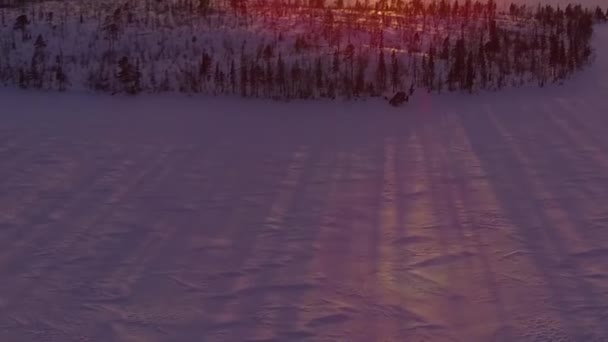 Puesta de sol sobre la isla de invierno — Vídeos de Stock