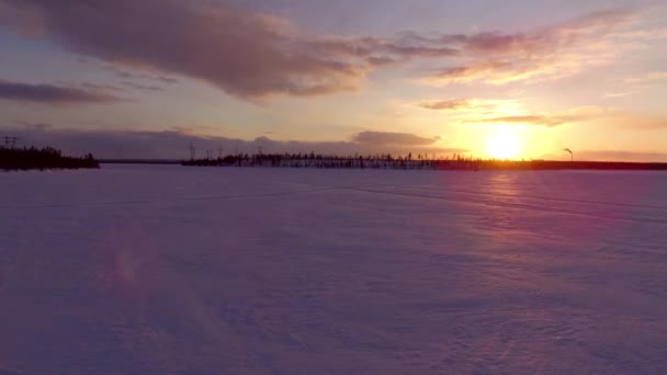 La montée au-dessus du lac de glace — Video