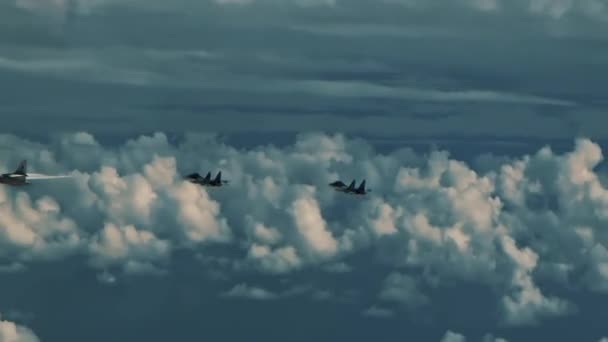 Dos cazas detrás del bombardero — Vídeos de Stock