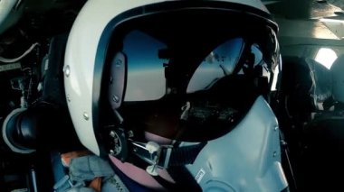 Pilot kaskını dolduruyorum.