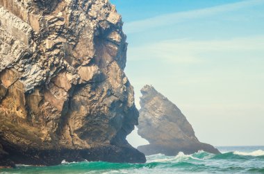 dağların yakınlarında okyanus