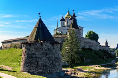 Pskov Kremlin'in antik duvarlar