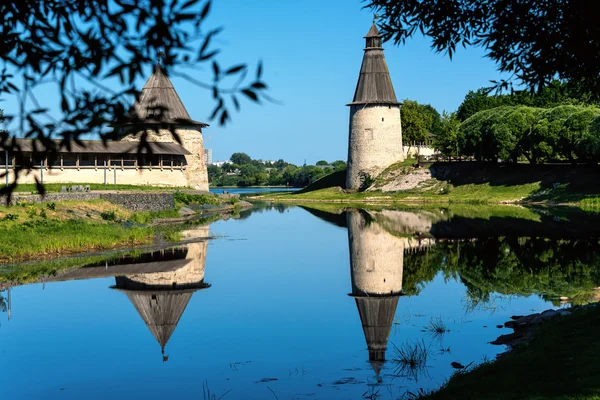 Oude muren van het Kremlin Pskov — Stockfoto