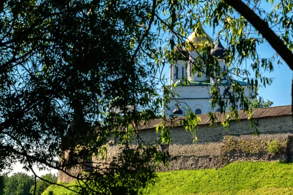 Oude muren van het Kremlin Pskov — Stockfoto