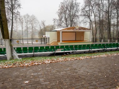 Parkta yıkılmasından sonra ilk kar yağışı, Açık Hava Tiyatrosu