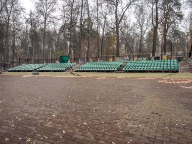 Parkta yıkılmasından sonra ilk kar yağışı, Açık Hava Tiyatrosu
