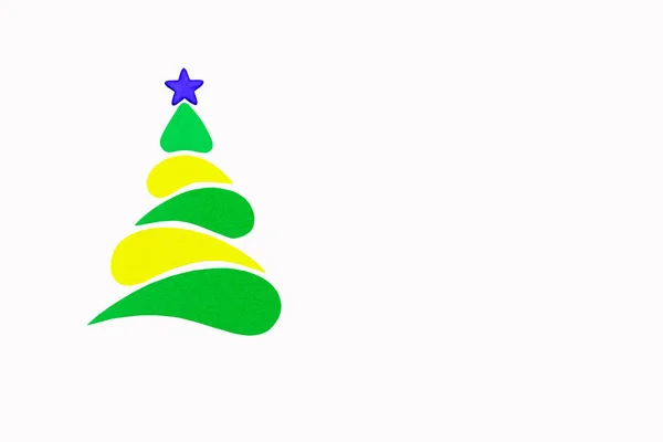 Nowy rok i święta drzewa koncepcyjne z tektury kolor. Na białym tle. — Zdjęcie stockowe