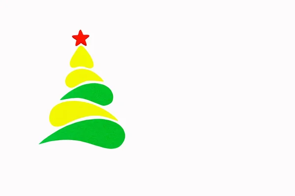 A árvore conceitual de Ano Novo e Natal feita de um cartão a cores. Isolados . — Fotografia de Stock