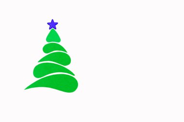 Yeni yıl ve Noel kavramsal ağaç bir renk karton. İzole