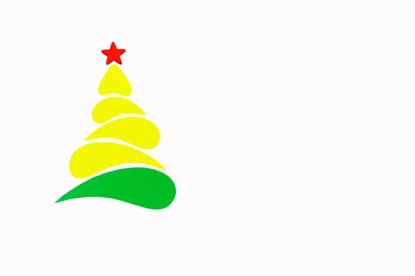 El año nuevo y el árbol conceptual de Navidad hecho de un cartón de color . — Foto de Stock