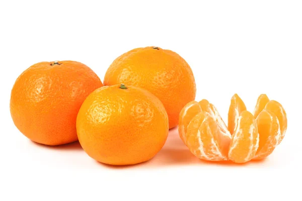 Fresh tangerine, isolated on a white background. — Stock Photo, Image