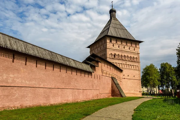 Древний православный монастырь в Суздале — стоковое фото