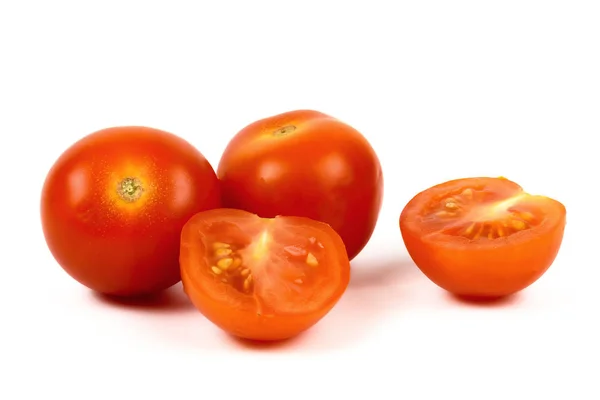Tomates cherry maduros de cerca sobre un blanco — Foto de Stock