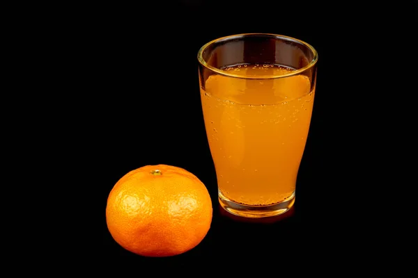Mandarin och glas juice — Stockfoto