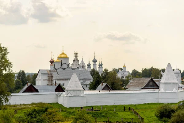 Suzdal で古代の正統修道院 — ストック写真