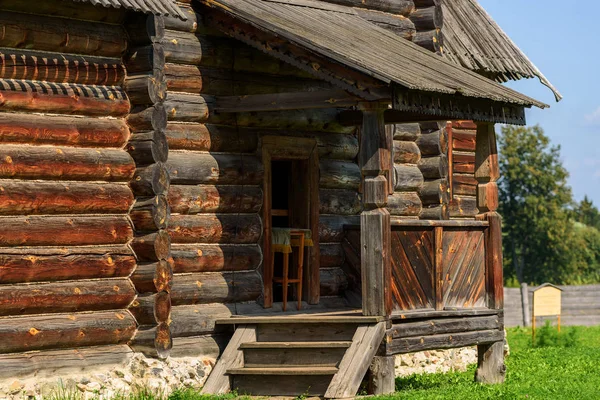 Altes rustikales Holzhaus — Stockfoto