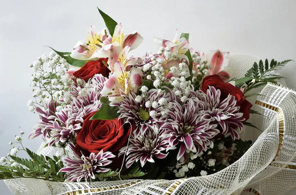 Beautiful bouquet of flowers — Stock Photo, Image