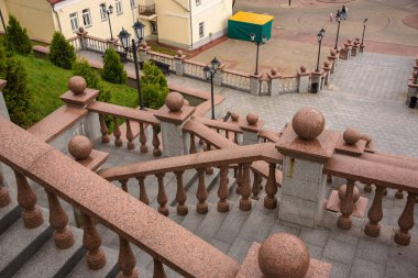 Vitebsk nehre için bir taş merdiven